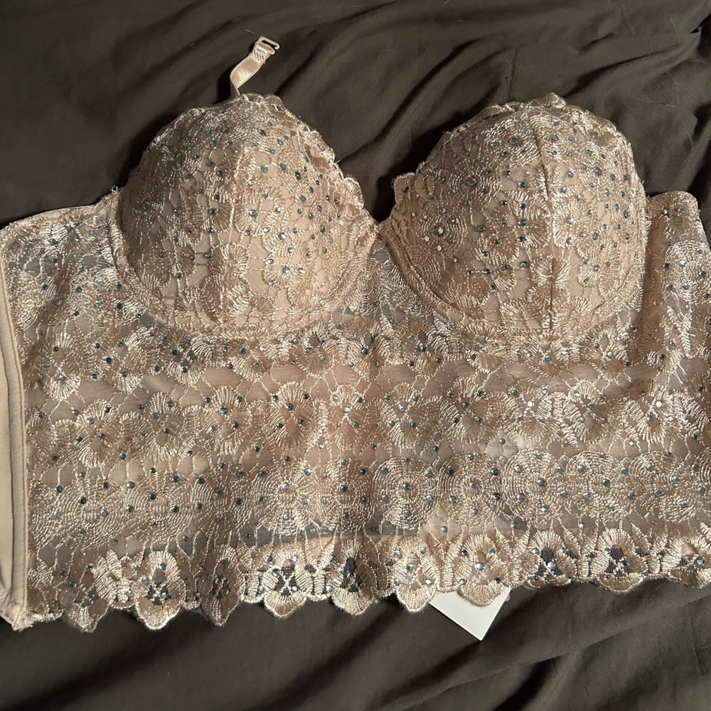 Bustier with detachable straps
